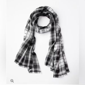 LOFT NWT‎ Lightweight Black and White Plaid Scarf